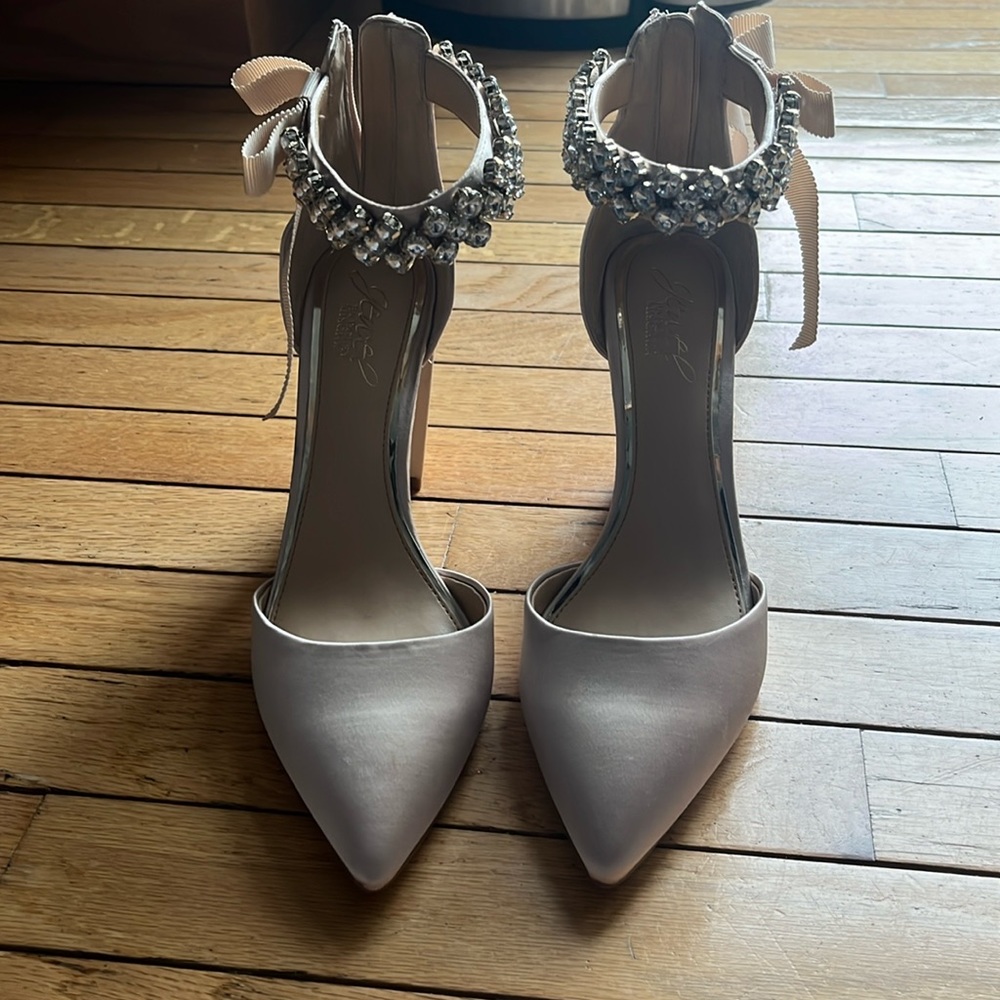 Women’s 8 Jewel Badgley Mischka Heels